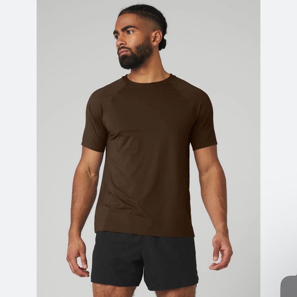 ALO Yoga Men's Short Sleeve Tee in Dark Brown